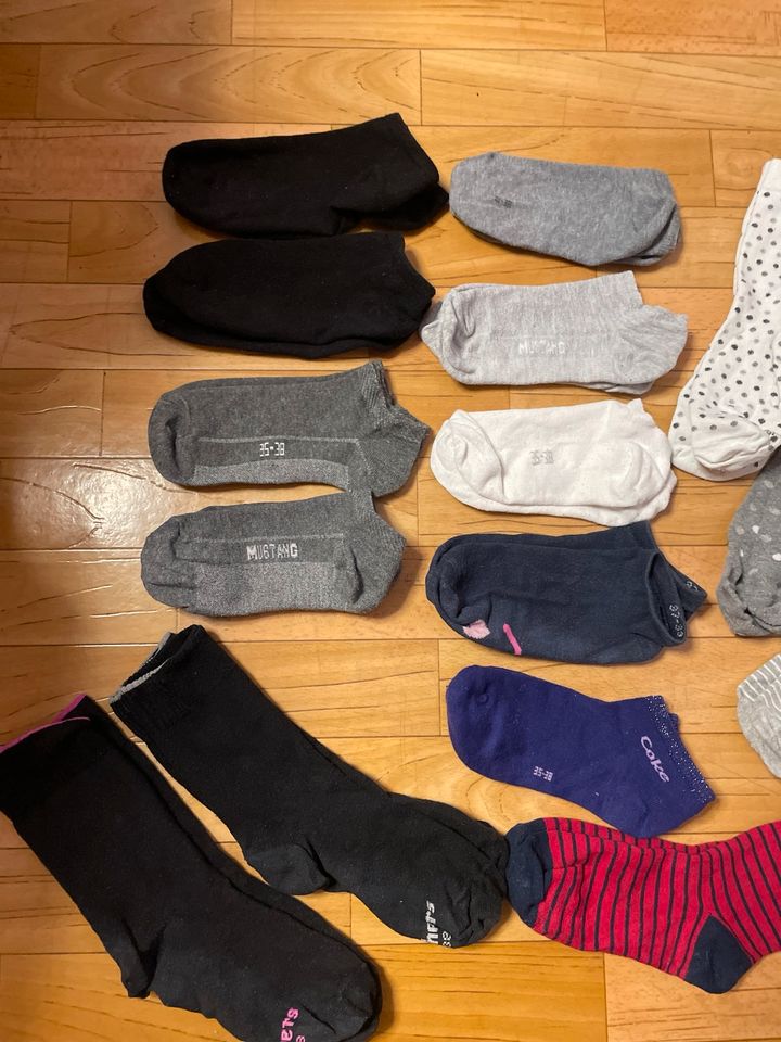 Sockenpaket gr 35/38 Socken/Sneackers in Duisburg