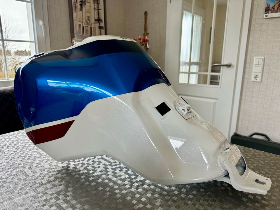 Honda CRF 1000 Adventure Sports Tank ohne Beschädigungen in Ennepetal