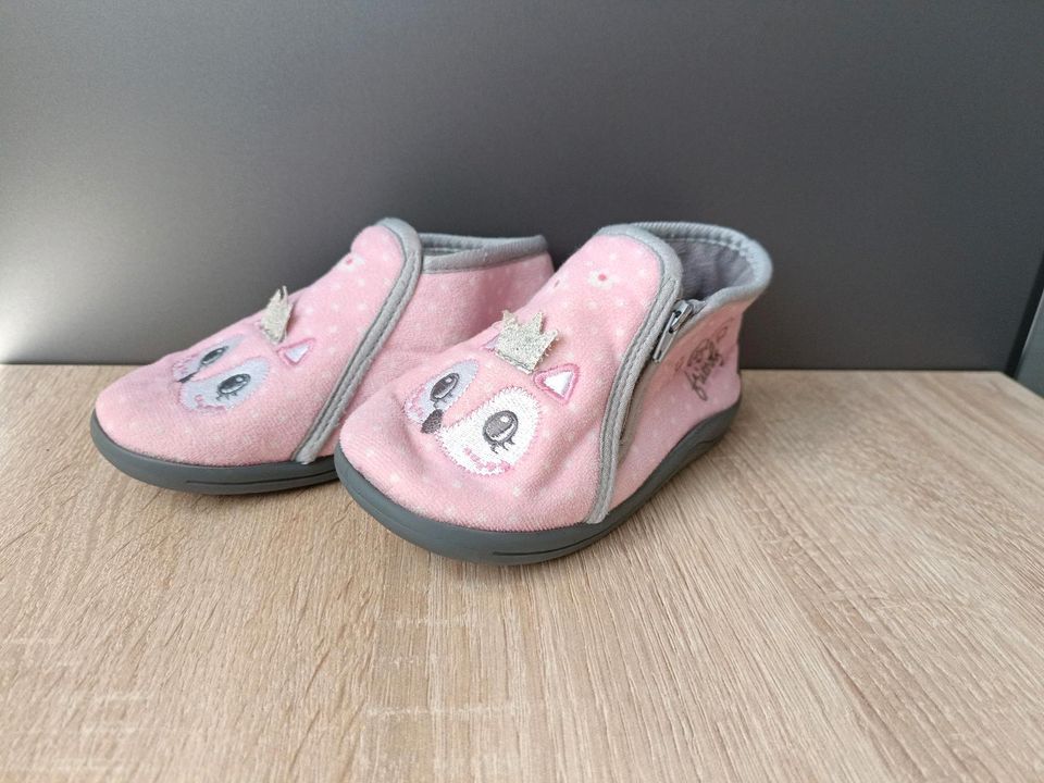 Mädchen 25 Hausschuhe, Kindergartenschuhe in Schleiden