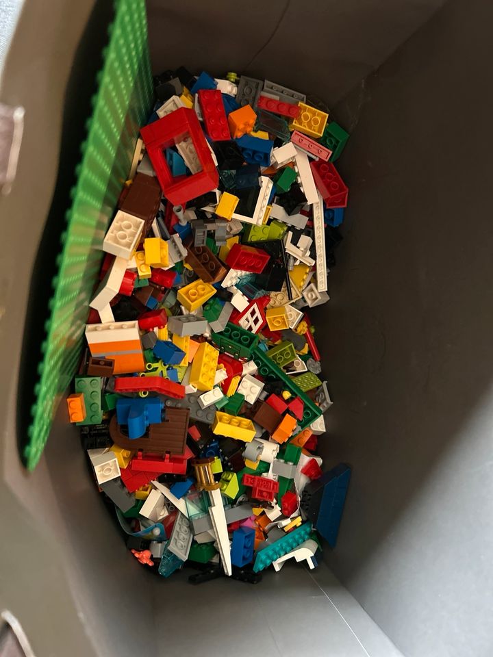 Lego Konvolut 3.2 kg auch Friends in München