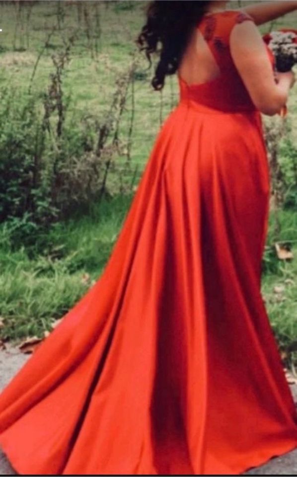 Abendkleid rot Satin in Gelsenkirchen