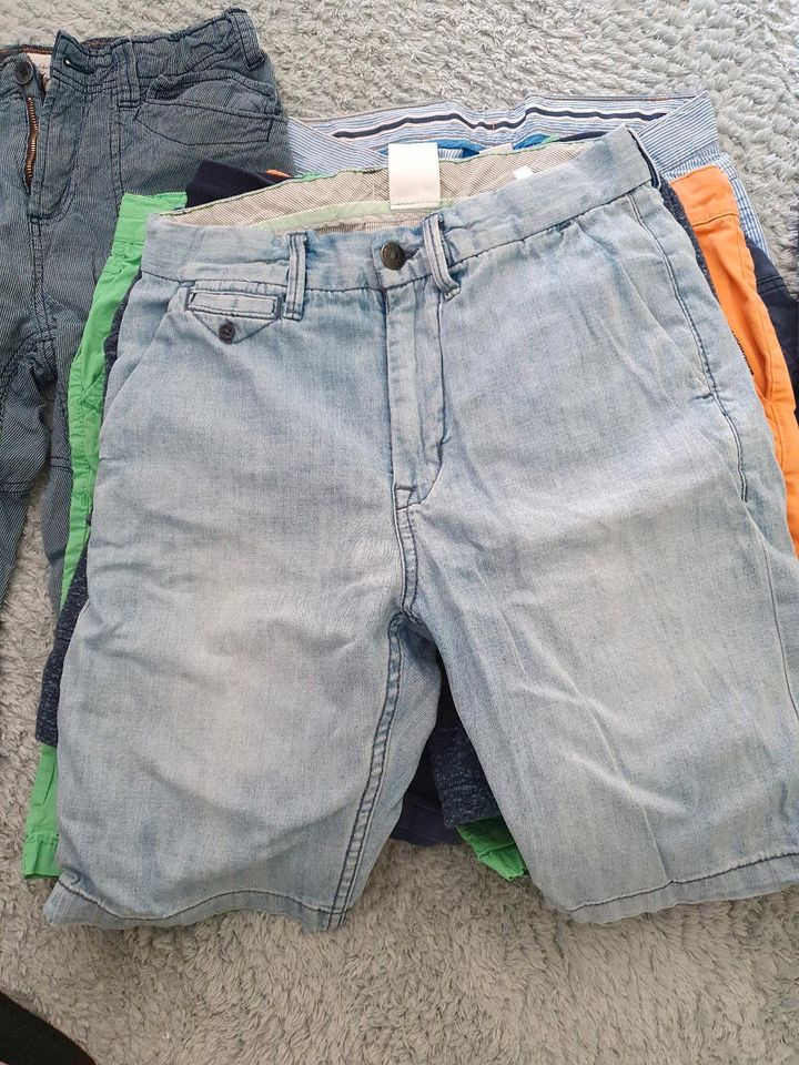 10 Shorts/Kurze Hosen Gr.152 in Groitzsch