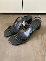 Riemchen Sandalen schwarz Pull & Bear Blockabsatz Gr. 38 Baden-Württemberg - Rielasingen-Worblingen Vorschau