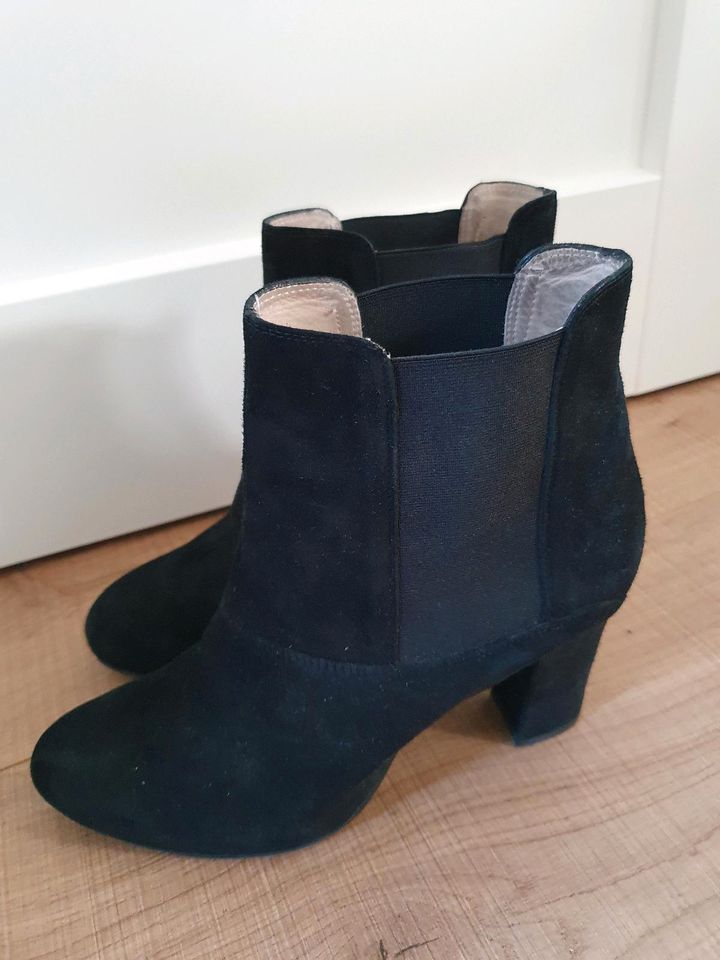 Wie neu! Unisa Stiefelette Gr. 40 schwarz in Salzgitter