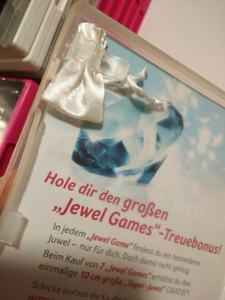 Jewel Games mit Swarovski-Zirconia-Sammelkristall Wimmelbild in Duisburg