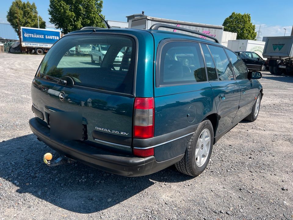 Opel Omega B Caravan 2,0 Automatik in Sachsenheim