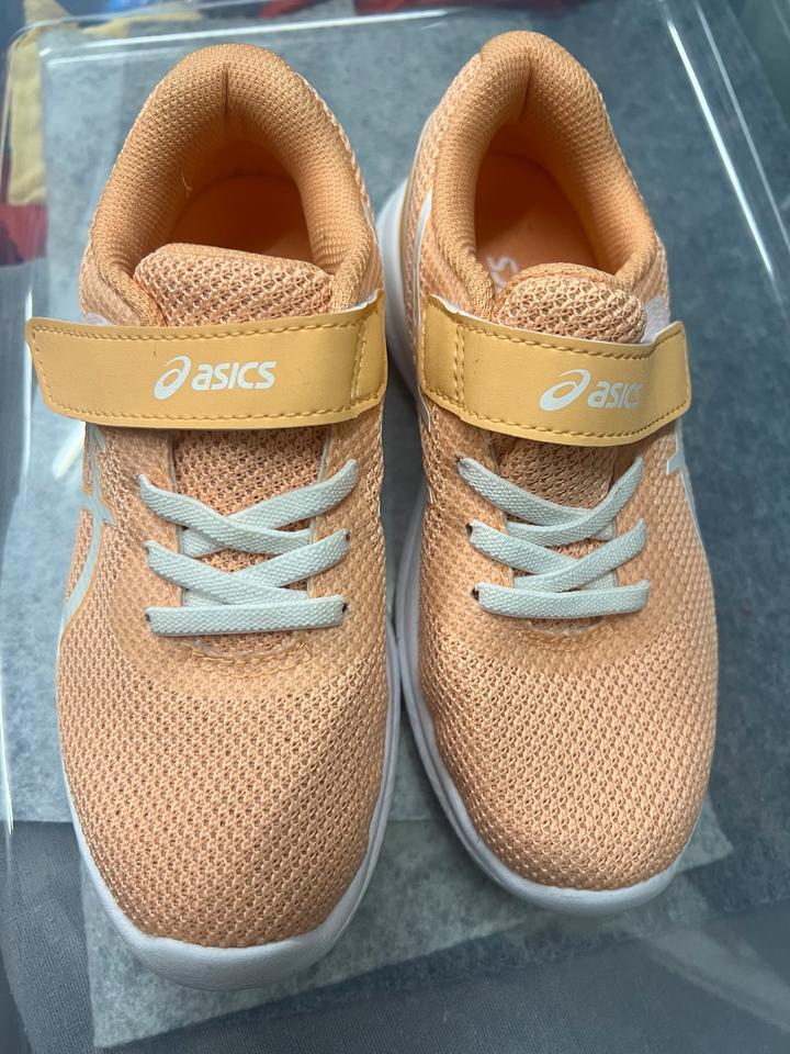 Turnschuhe 31,5 sehr gut erhalten asics, weiße Sohle in Köln