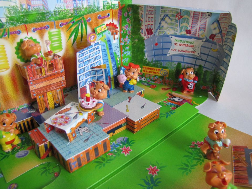 Ü Ei Diorama - Pinky Piggies in Sunny City in Ratingen