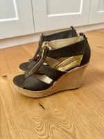 Michael Kors Wedge Sandale Keilabsatz braun Gold 37 neuwertig Hessen - Eichenzell Vorschau