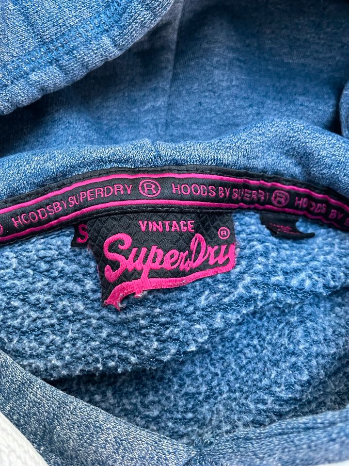 Superdry Pullover Hoodie Sweater blau weiß bunt in Goch