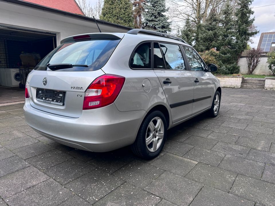 Skoda Fabia 1,2 TSI , 8 Fach bereift, 4 Zylinder, in Langenfeld