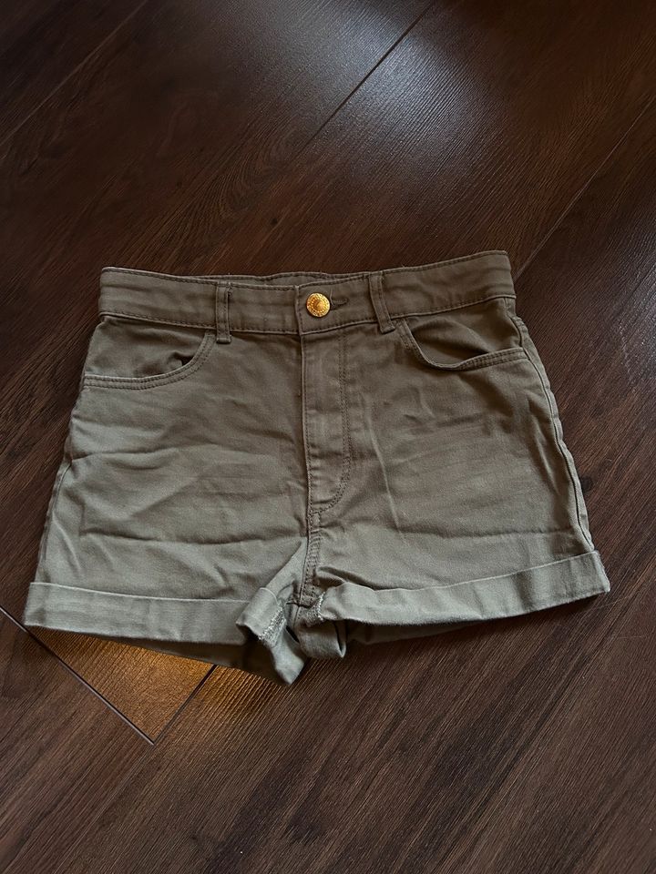 kurze Hose Shorts H&M Khaki 146 in Hildesheim