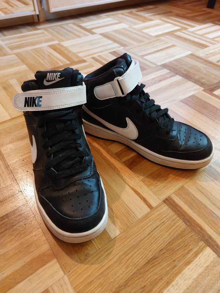 Nike court borough mid, schwarz, Gr. 37,5 in Hamburg