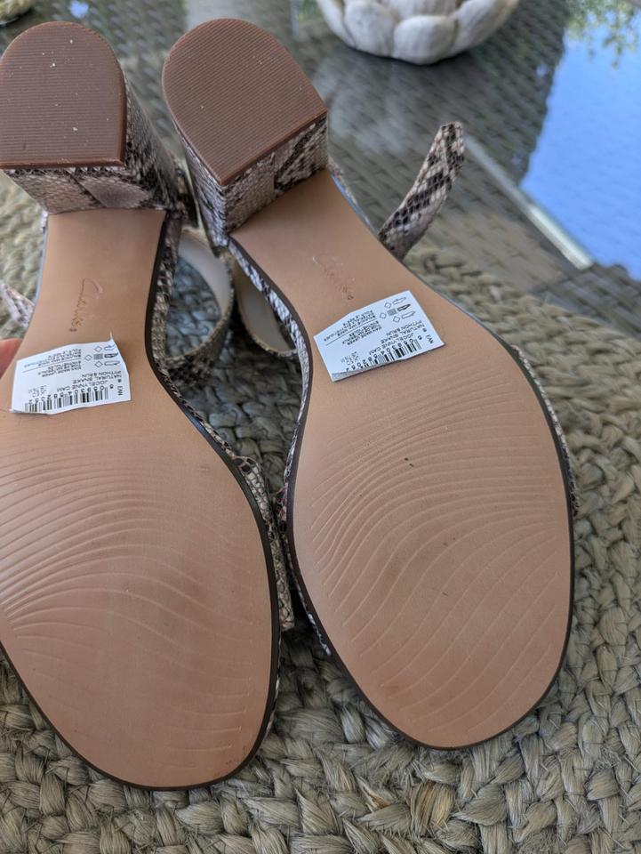 CLARKS Sandalen, beige, braun, Python, Gr. 38, NEU mit Etikett ** in Freiberg am Neckar