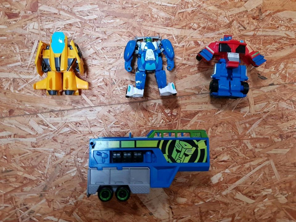 3x Hasbro Transformers Anhänger Optimus Prime Bumblebee Barricade in Illingen