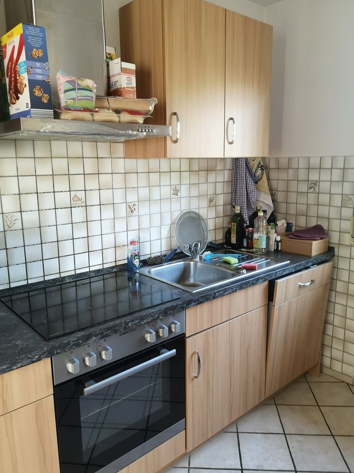 Hellbraune Höffner-Küche mit Elektrogeräten in gutem Zustand in Mannheim