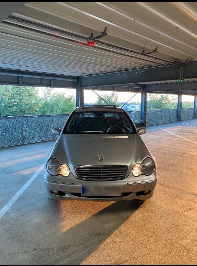 Mercedes Benz 2,4 l 1Hand Scheckheft lückenlos bei MB Glasdach in Hannover