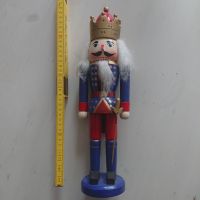 Alter Nussknacker ca. 36cm mit Schwert Niedersachsen - Königslutter am Elm Vorschau