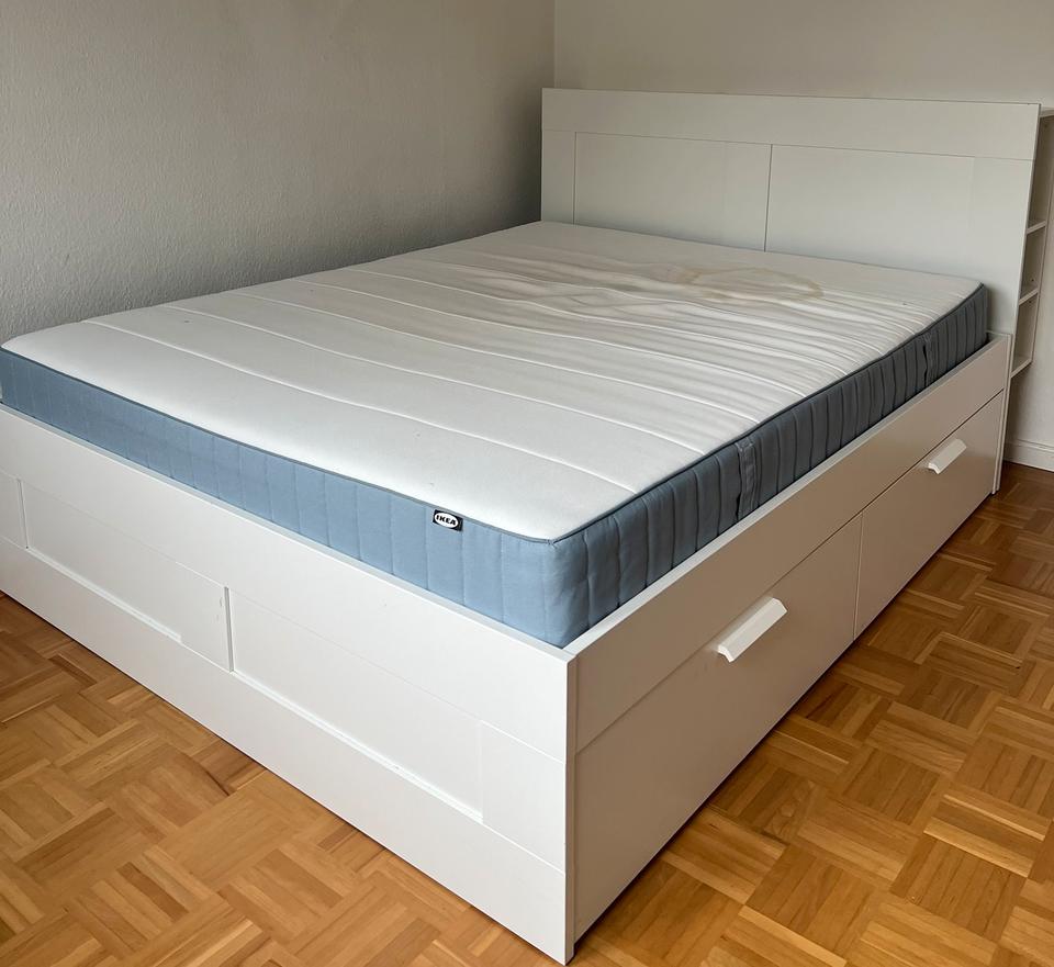IKEA Brimnes Bettgestell mit Kopfteil, Schubladen und Matratze in Syke