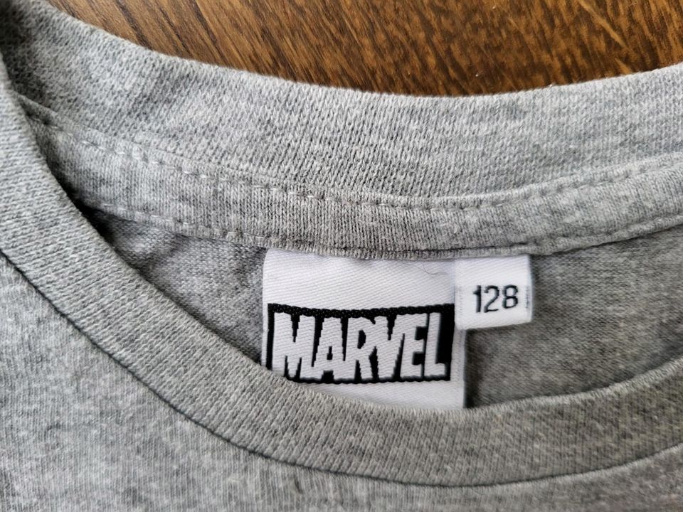 Marvel T-Shirt Gr 128 in Bad Sachsa