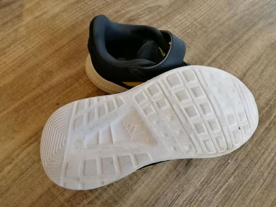 Adidas Turnschuhe Größe 25 in Oberau