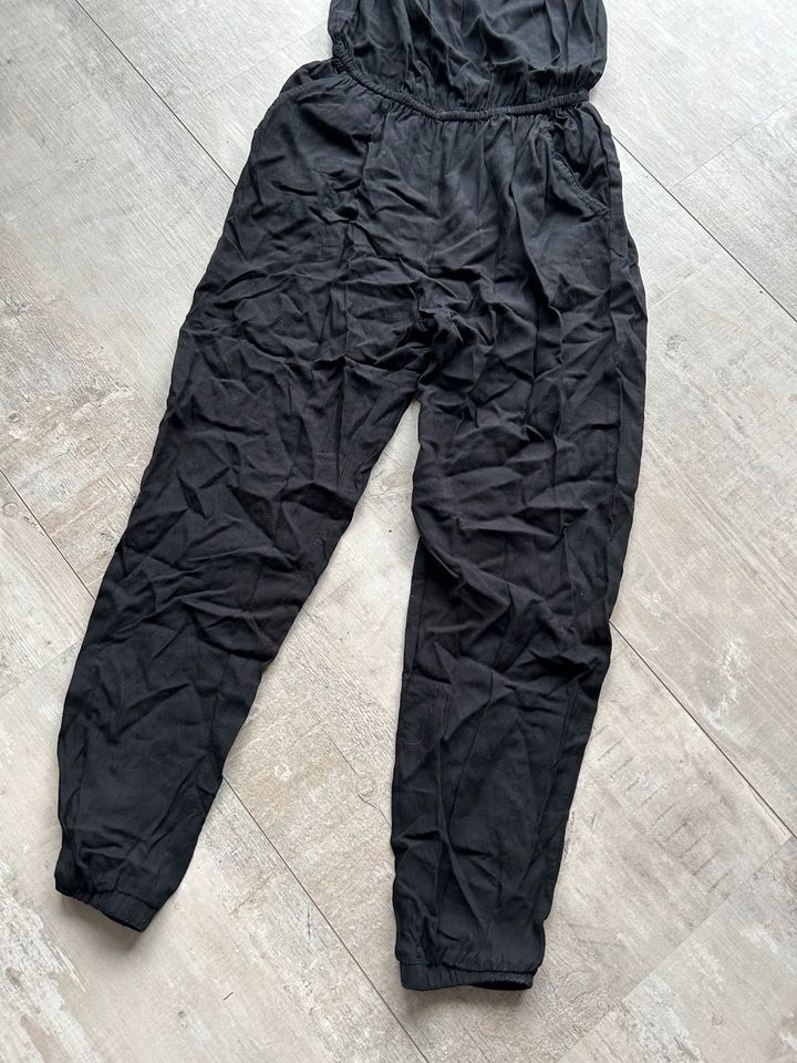 Jumpsuit H&M Mädchen schwarz Sommer 152 Hose in Linsengericht