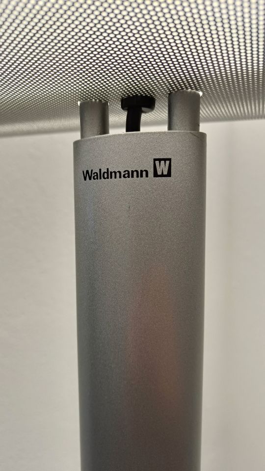 Elegante Waldmann Stehlampe in Silber, 182 cm - HINGUCKER! in Marbach am Neckar
