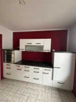 Küche mit Elektro Geräte Kühlschrank Backofen Wohnung Gasherd Nordrhein-Westfalen - Lippstadt Vorschau