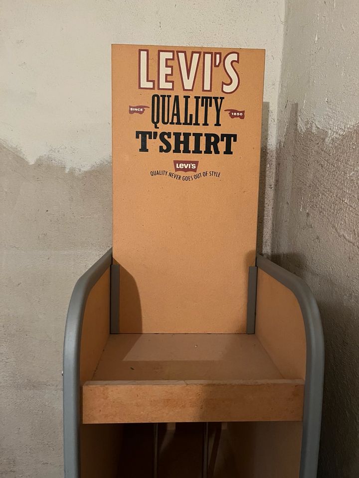 Levi‘s T-Shirt Schrank / Shirtständer / Regal / Retro in Bremen
