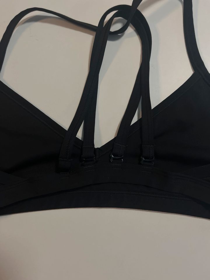 Gymshark Minimal Sports Bra schwarz blau weiß M in Saarbrücken