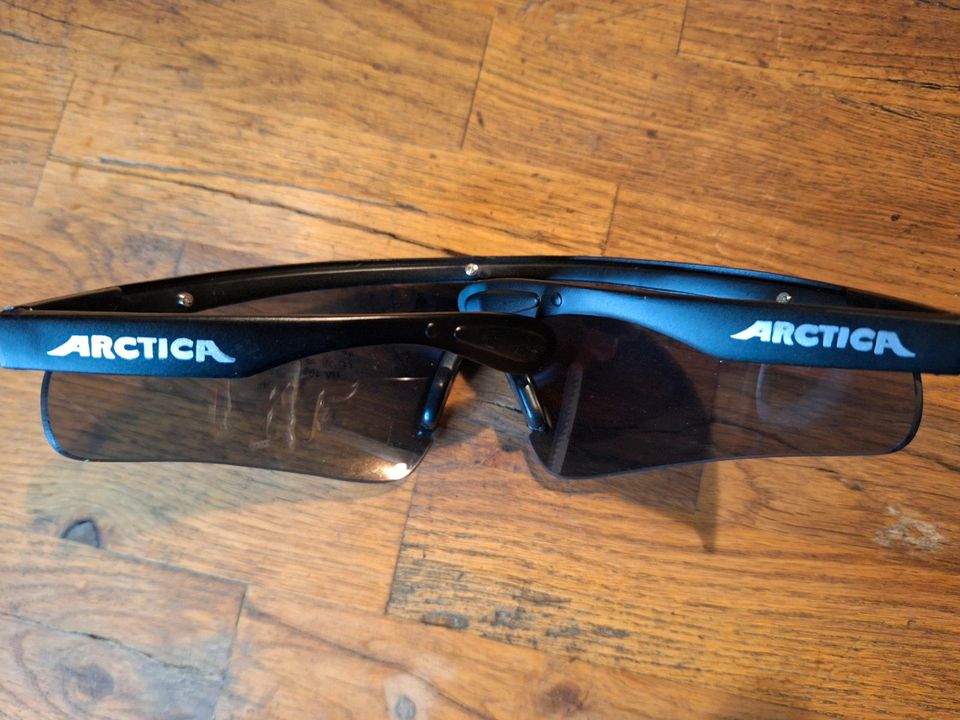 Arctica Fahrradbrille/Sonnenbrille in Schwarz in Berlin