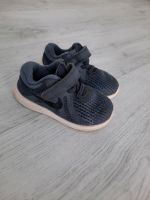 Turnschuhe Sneaker Nike gr. 23,5 in grau Klettverschluss Sachsen-Anhalt - Weißenfels Vorschau