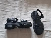 Cox Damen Sandalen schwarz Gr. 39 Leder neuwertig Niedersachsen - Lüneburg Vorschau