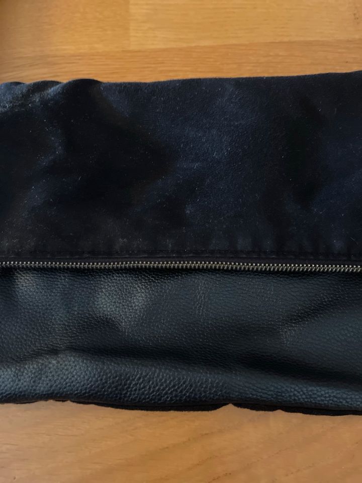 Schwarze crossover Tasche in Ismaning