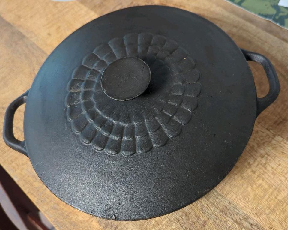 Gusseisen Topf schwarz 26 cm Küche kochen braten anbraten in Solingen