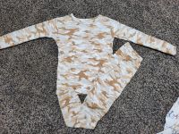 GAP Pyjama Gr. 110 Camouflage braun *wie neu* Niedersachsen - Wetschen Vorschau