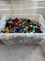 Lego Box viele verschiedene Steine,Figuren,Reifen,8,5 Box Wuppertal - Cronenberg Vorschau