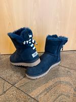 Ugg boots Blau Stiefel marine Schleife Gr. 41 NEU Hessen - Ehringshausen Vorschau