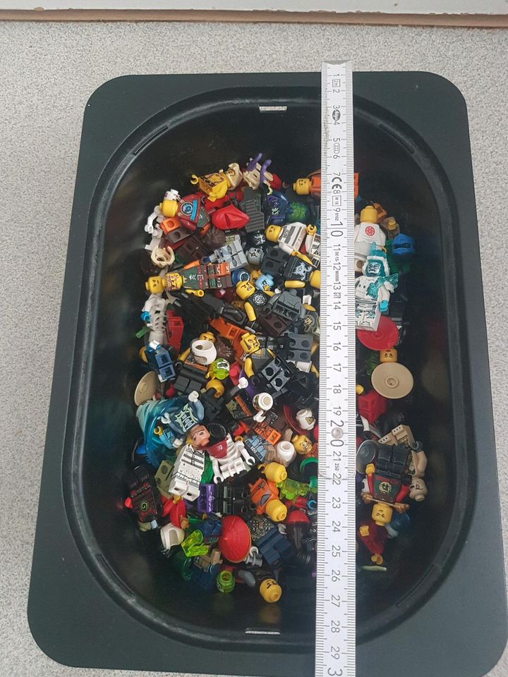 Lego Kiste ca. 100 Figuren Sammlung Ninjago City Technik Zubehör in Berlin