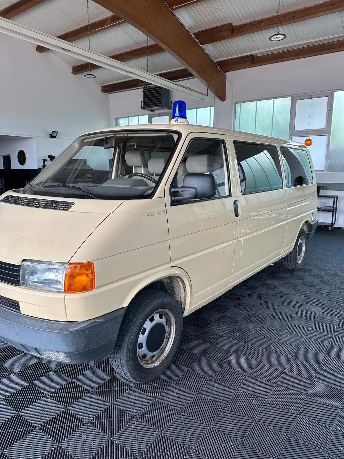Abbildung des Autos VW T4 Syncro aus 1 Hand