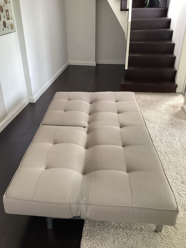 Design Sofa, mit Schlaffunktion in Hamburg