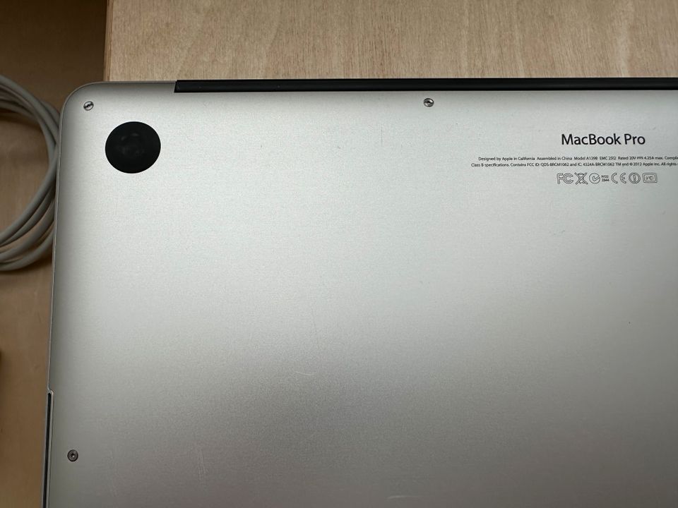 Apple MacBook Pro 15“ Retina, i7, 512GB SSD, nur 103 Ladezyklen in Herten