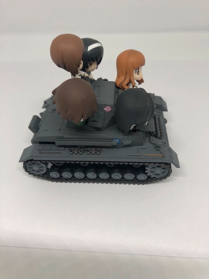 Pair Dot Girls Panzerwagen Mädchen in Geisenheim