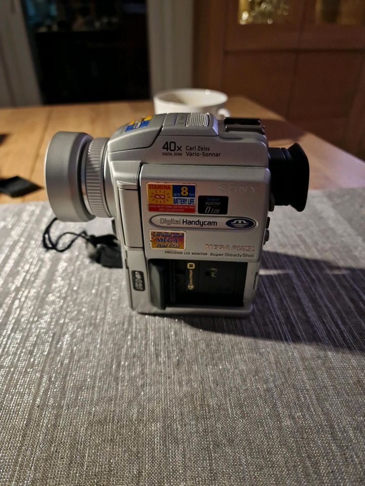 sony Digital Video Camera Recorder DCR-PC110E in Beverungen