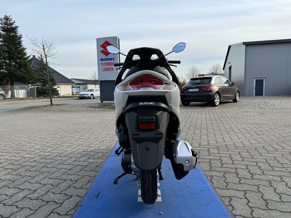 Böwadt-und-Hansen-222-Suzuki-Roller-UB-125-Burgman-weiss in Handewitt