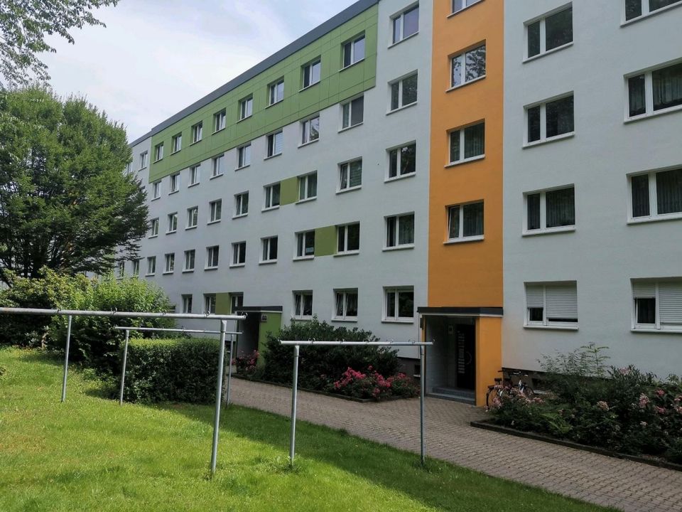 3-Zimmer-Wohnung 58 qm direkt am Stadtpark mit Balkon + Badewanne in Chemnitz