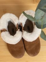 UGG Leder Kinder Stiefel Stiefeletten braun Wildleder 23,5 Bayern - Windischeschenbach Vorschau