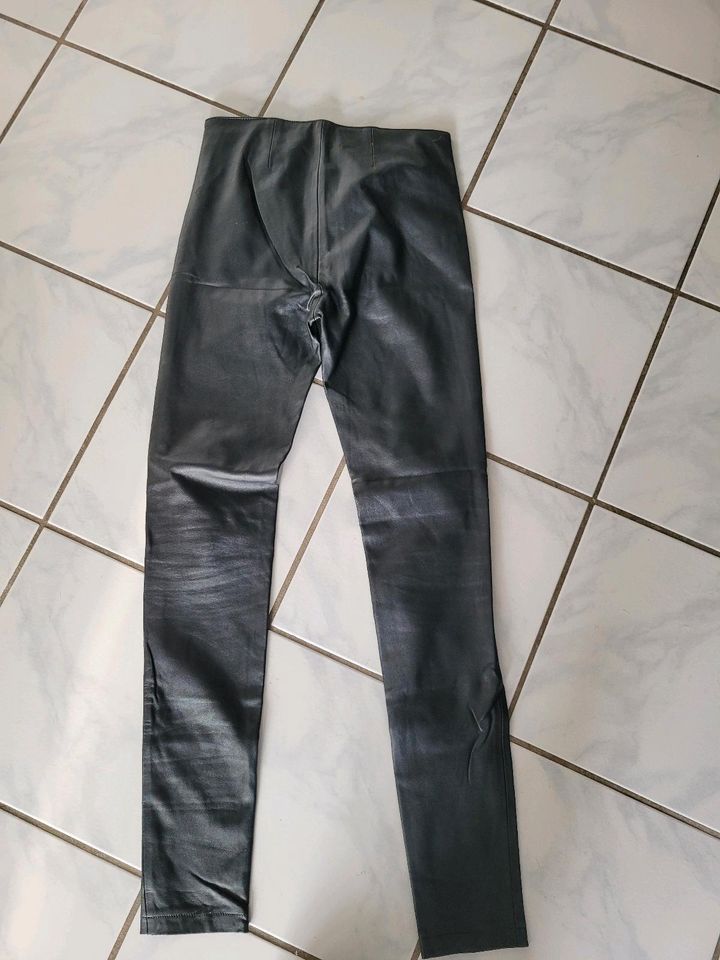 Vero Moda Hose Gr. 36 in Bad Rothenfelde