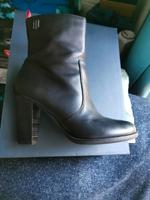 Tommy Hilfiger Stiefeletten 42 Neu Leder schwarz Nordrhein-Westfalen - Erkelenz Vorschau