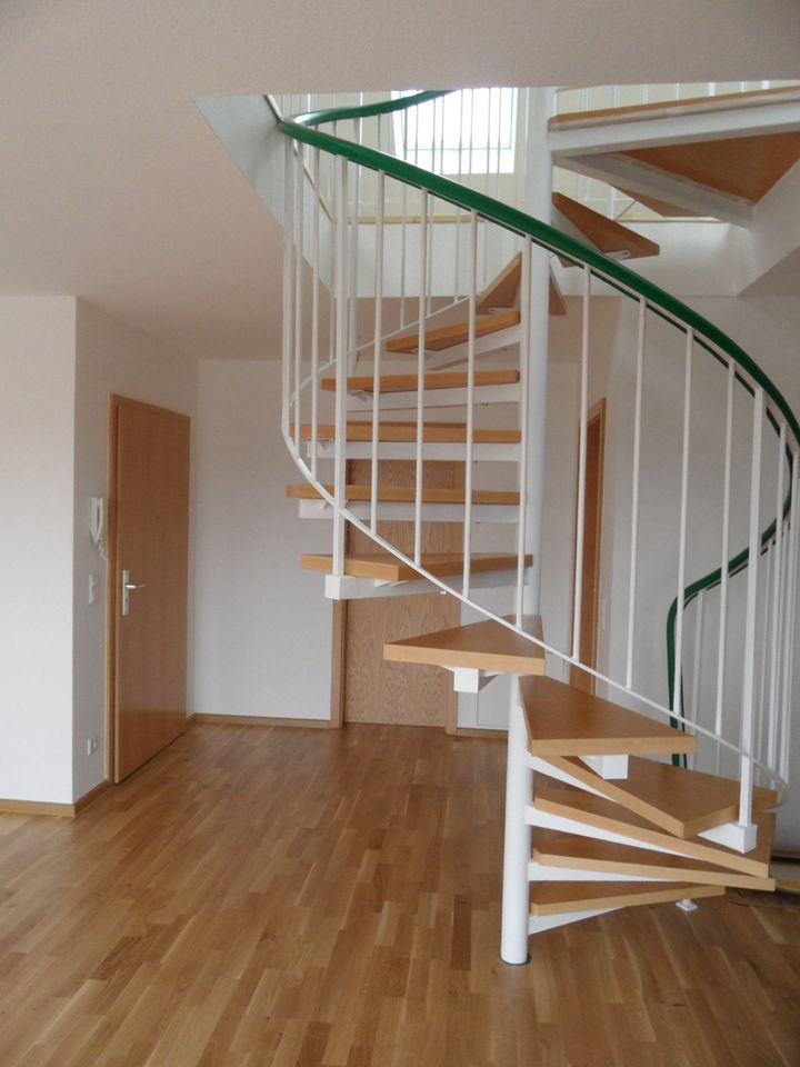 Top 2-Raum DG-Wohnung mit großem SSO-Balkon und 30 qm Nutzfläche in Mittelbach
